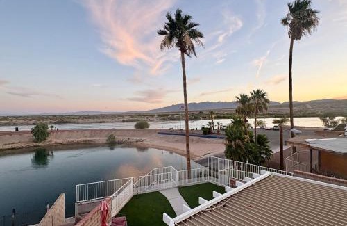 Bullhead City House | RIVERFRONT RUBY RED HOME WITH PRIVATE DOCK