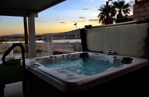 Bullhead City House | RIVERFRONT RUBY RED HOME WITH PRIVATE DOCK