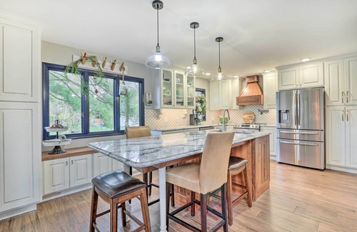 Zanesville House | Riverfront Zanesville Getaway w/Private Bar!