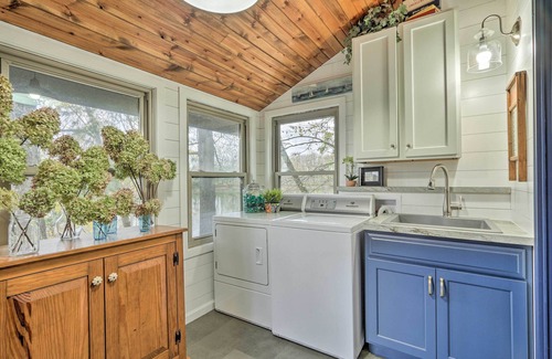 Zanesville House | Riverfront Zanesville Getaway w/Private Bar!