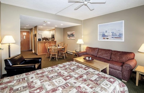 Lincoln Hotel | Rivergreen Resort