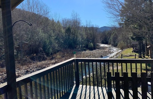 Burnsville House | Riverlanding 4 bdrm home River and Mountain Views
