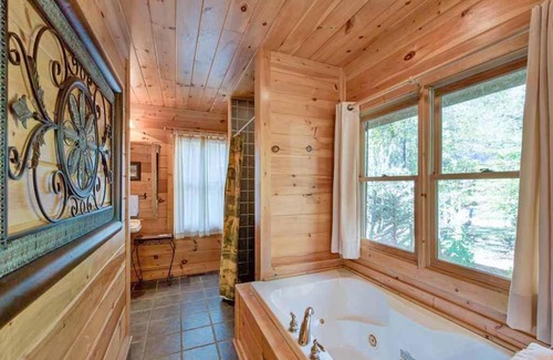 Gatlinburg - Pigeon Forge House | Rivers Edge, 3 Bedrooms, Sleeps 8, On Stocked Stream, Hot Tub, Grill
