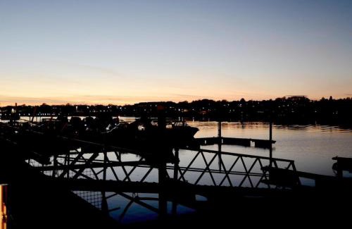 Southampton Boat Rental | Rivers stays with hot tub