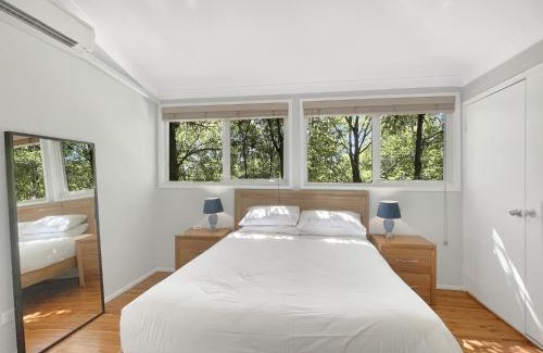 Mossy Point House | Riverside 3-Bed Townhouse with Spacious Deck & BBQ