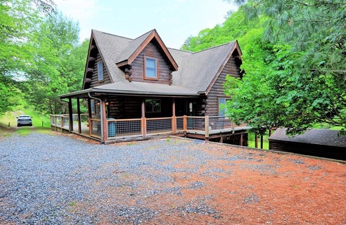 Warrensville Cabin | Riverside at Eagle Ridge-River Front Cabin w/Hot Tub, Pool Table, Fire Pit, AC