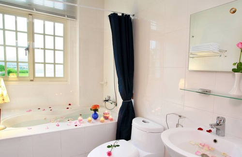 Dongshan Bed & Breakfast | Riverside B&B