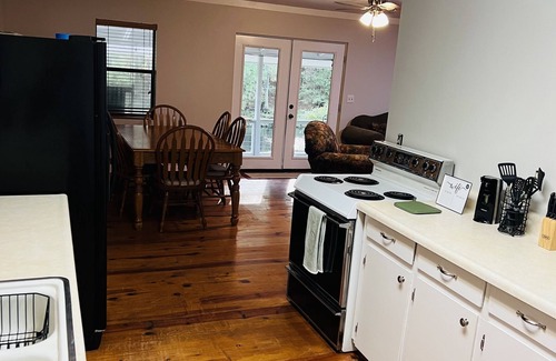 Murfreesboro Cabin | Riverside Cabin