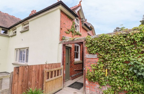 Llanwrthwl Cottage | RIVERSIDE COTTAGE, pet friendly, with a garden in Llanwrthwl