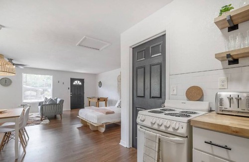 Riverside Heights House | Riverside Heights Guest House