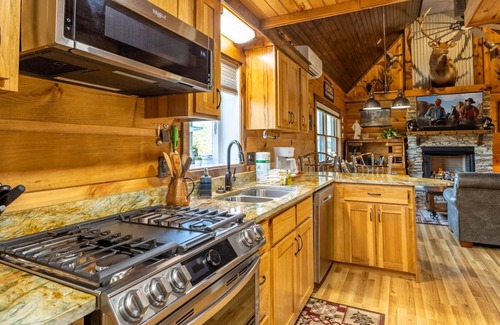 Altamont House | Riverside Home Near Linville Gorge