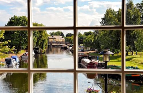Ely Hotel | Riverside Inn