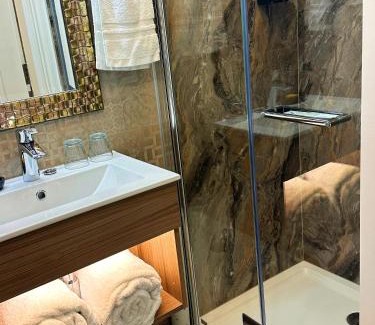 Ely Hotel | Riverside Inn