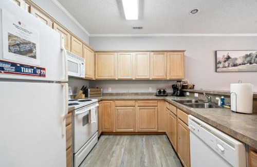 Little River Apartment | Riverside Relaxation – Golf, Beach & More - Little River, South Carolina