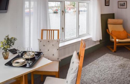 Beccles House | Riverside Retreat