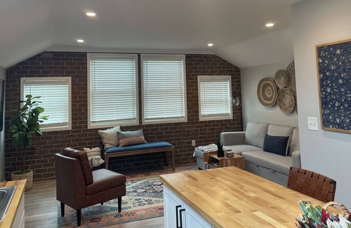 Roselawn Finance Apartment | Riverside Retreat