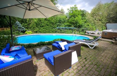 Elora House | Riverside Retreat with Sauna & Hot Tub in Elora