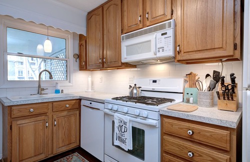 Jeffersonville House | Riverside spot! 8 mls or less to Louisville, Jeffersonville & public boat ramp.