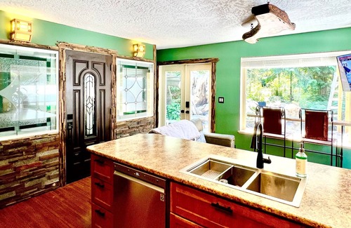 Regional District of Nanaimo Cottage | Riverside Suite & Waterfall Retreat