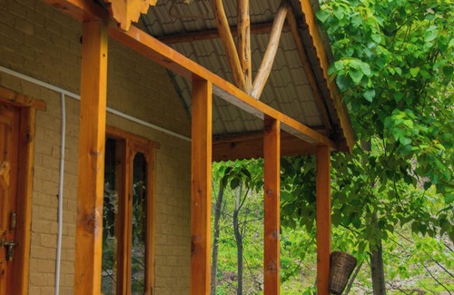 Banjar Cottage | Riverside wooden cottages with a great valley-scape