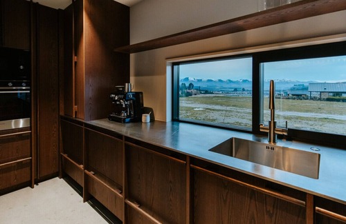 Wanaka House | Riverslea | Sleeps 10 | Pool