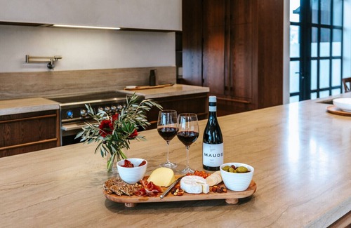 Wanaka House | Riverslea | Sleeps 10 | Pool