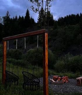 Pilipets Ski Chalet | Riverview cottage