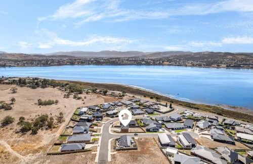 Granton House | Riverview Family Retreat Spacious 4BR Home, Views