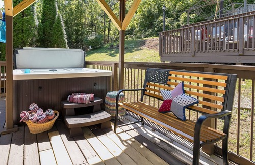 Aurora House | Riverview Home Near Creation Museum/Ark/Ski/Bikes/Cincinnati/Hot Tub-Sleeps 11