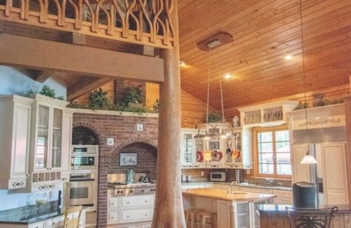 Astor Cabin | Riverview- Log Cabin- Special pricing October/November BOOK NOW!