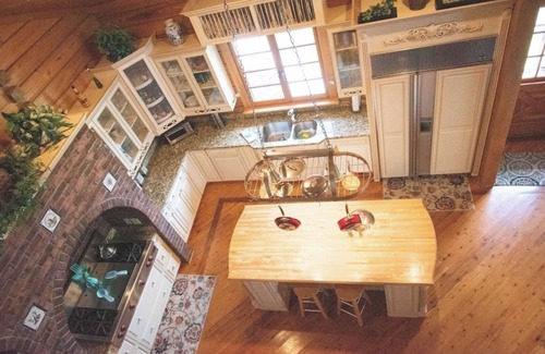 Astor Cabin | Riverview- Log Cabin- Special pricing October/November BOOK NOW!