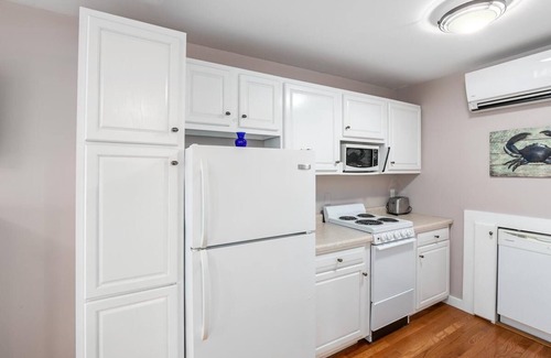 Saugatuck Apartment | Riverview