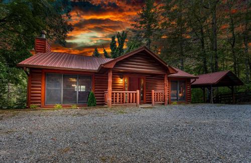 Blue Ridge Villa | Riverwatch on the Toccoa Relax by the river and soak in the hot tub