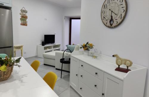 Praia da Vitoria Apartment | Riviera Beach AL