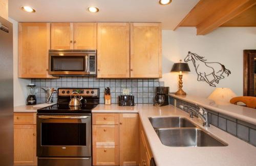 Teton Village Apartment | RMR: La Choumine 8 Condo in Teton Village