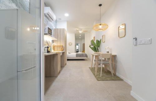 Aiora Apartment | RMZ31 Loft Valencia - Espacioso y acogedor estudio con terraza en zona Ayora