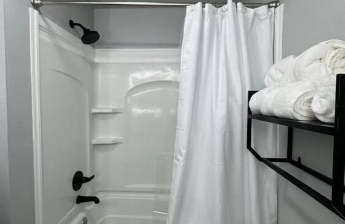 Petal Hotel | Road House Hotel & RV Park