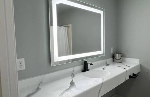 Petal Hotel | Road House Hotel & RV Park