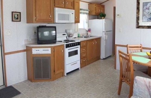 Fort Pierce Cabin | Road Runner Travel Resort - Caravan Park