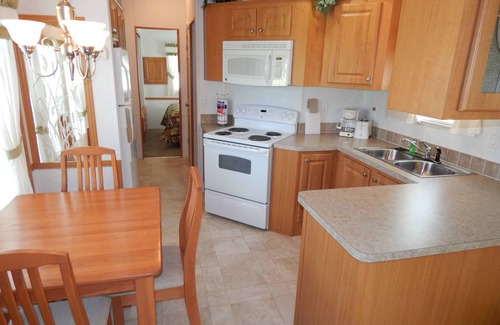 Fort Pierce Cabin | Road Runner Travel Resort - Caravan Park
