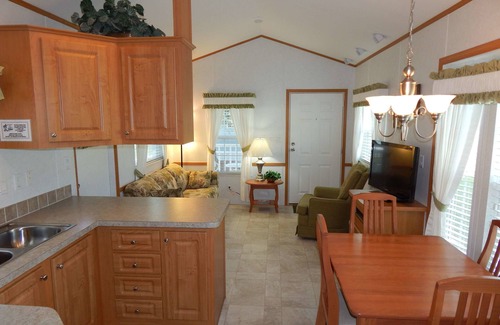 Fort Pierce Cabin | Road Runner Travel Resort - Caravan Park