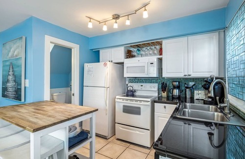 Old Town Apartment | Road s End by Brightwild Steps to Duval St