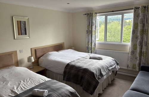 Gilwern Hotel | Roadhouse LLanwenarth