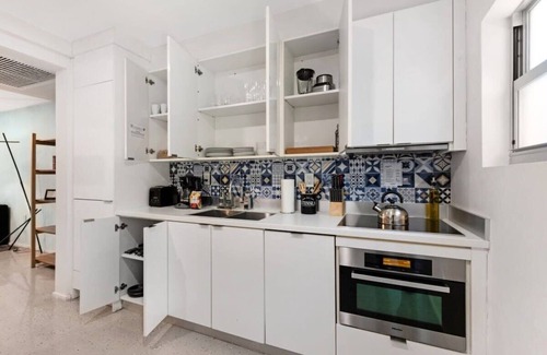 South Pointe House | Roami at 250 Collins | Pool | Next to Beach | 2 Bed