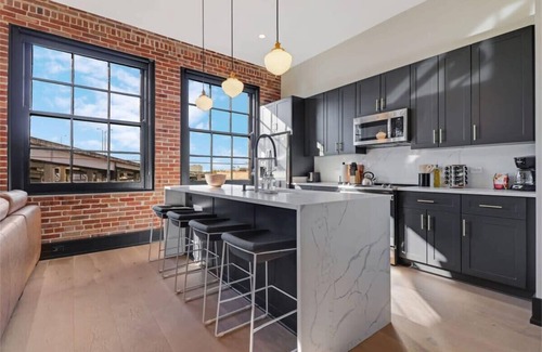 Arts/Warehouse District House | Roami at The Lola | Group Friendly | 4 Bed Combo