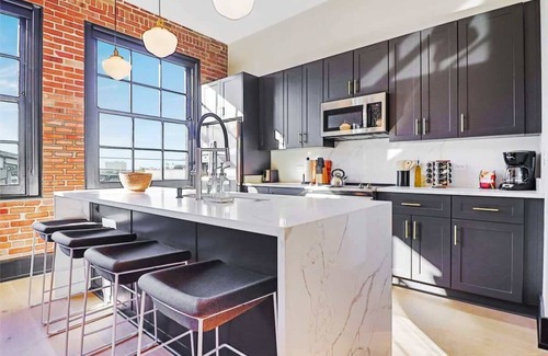 Arts/Warehouse District House | Roami at The Lola | Group Friendly | 4 Bed Combo