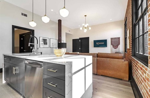 Arts/Warehouse District House | Roami at The Lola | Group Friendly | 4 Bed Combo
