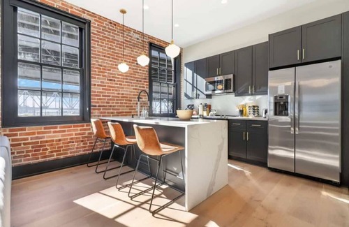 Arts/Warehouse District Hotel | Roami at The Lola Group Friendly 4BR #63