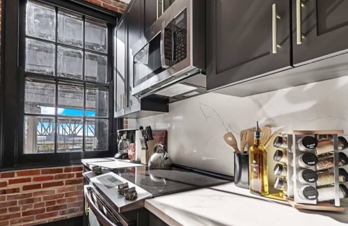 Arts/Warehouse District Hotel | Roami at The Lola Group Friendly 4BR #63