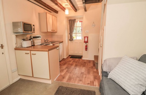 Morpeth Cottage | ROBIN COTTAGE, pet friendly, country holiday cottage in Morpeth